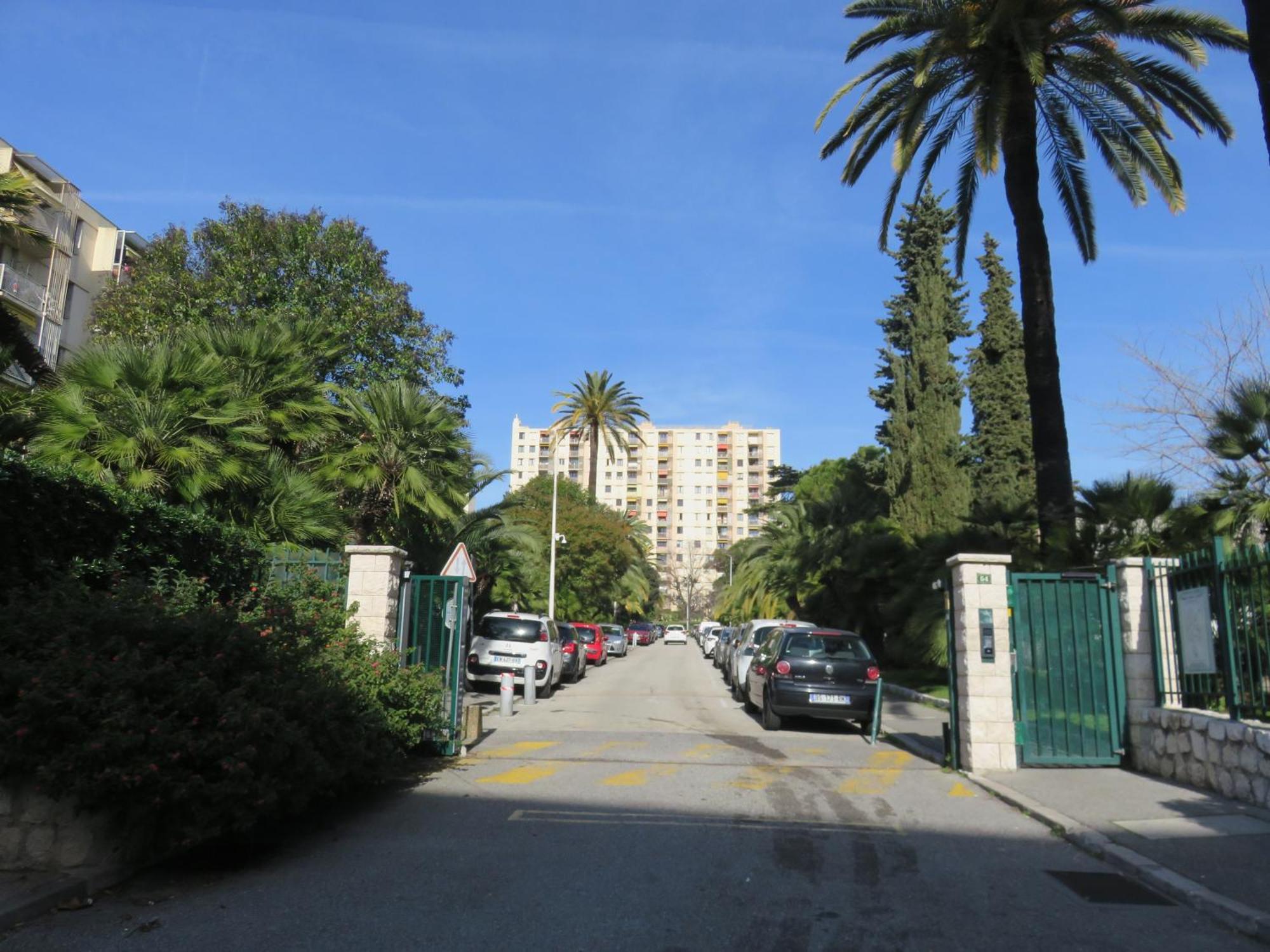 Nord 2 Pieces Calmes,wifi,clim,balcon,parking * Nice